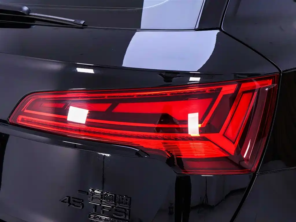 Audi Q5L 2024 Model 40 TFSI Luxury Dynamic фото 9