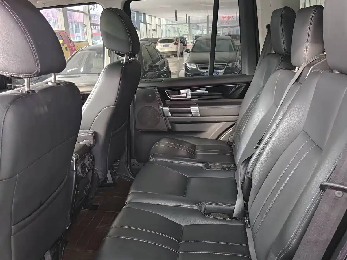 Land Rover Discovery 2013 3.0 SDV6 HSE Diesel фото 6