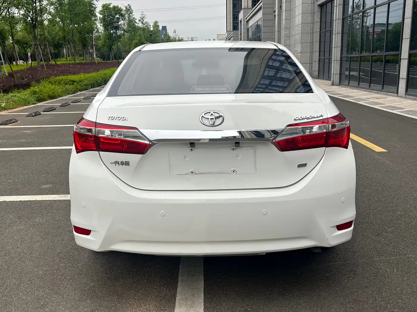 Toyota Corolla 2014 1.6L CVT GL-i Leather Edition фото 5