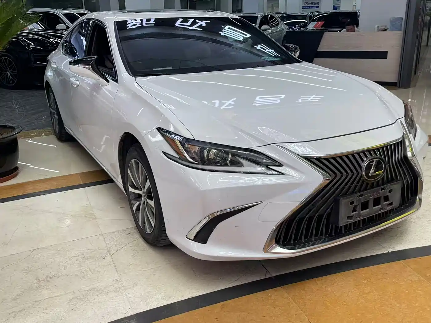 Lexus ES 2021 200 Excellence Edition фото 3