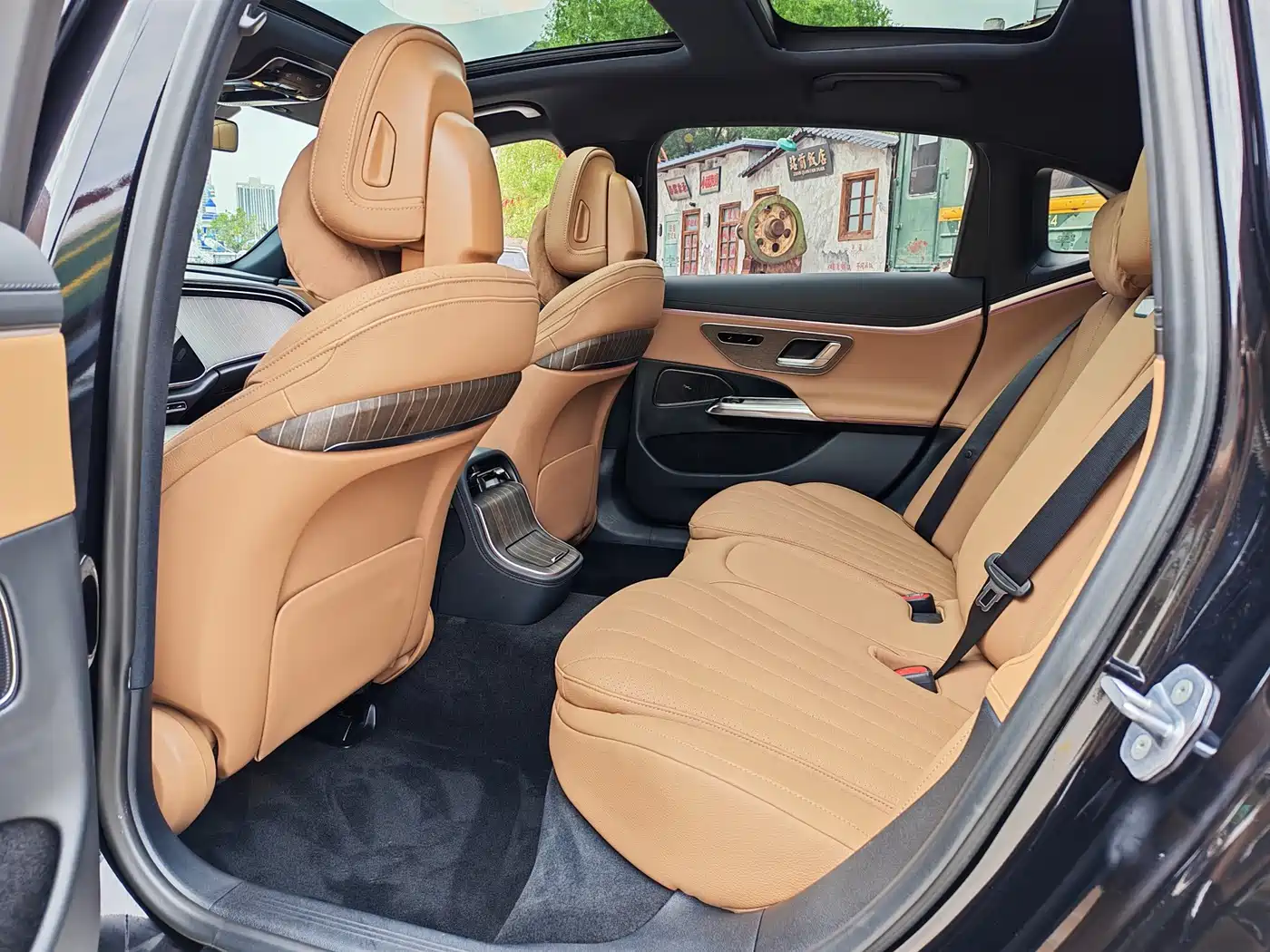 Mercedes-Benz E-Class 2024 E 300 L Fashion фото 10