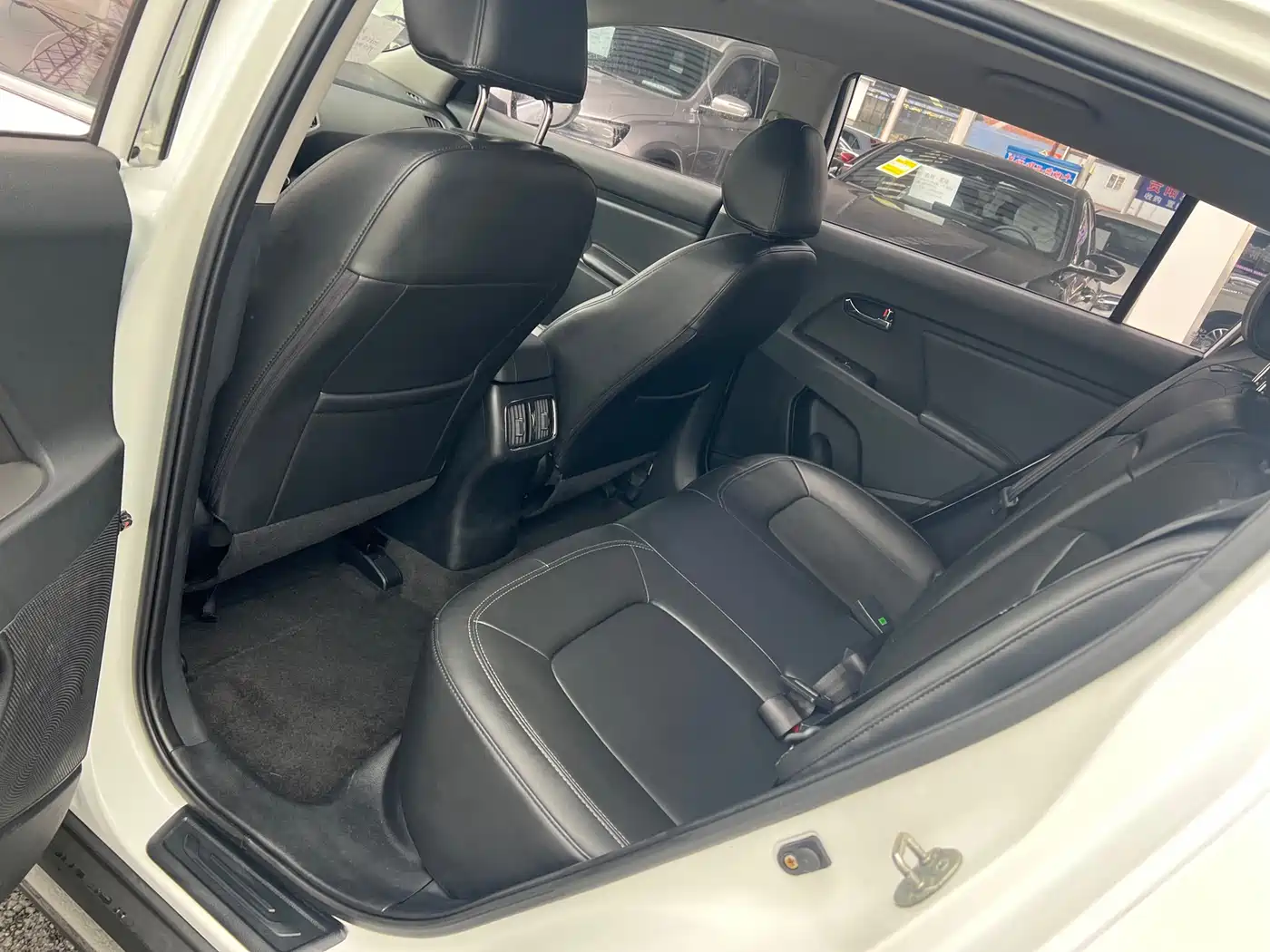 Kia Sportage 2015 2.0L Automatic 2WD GLS фото 3