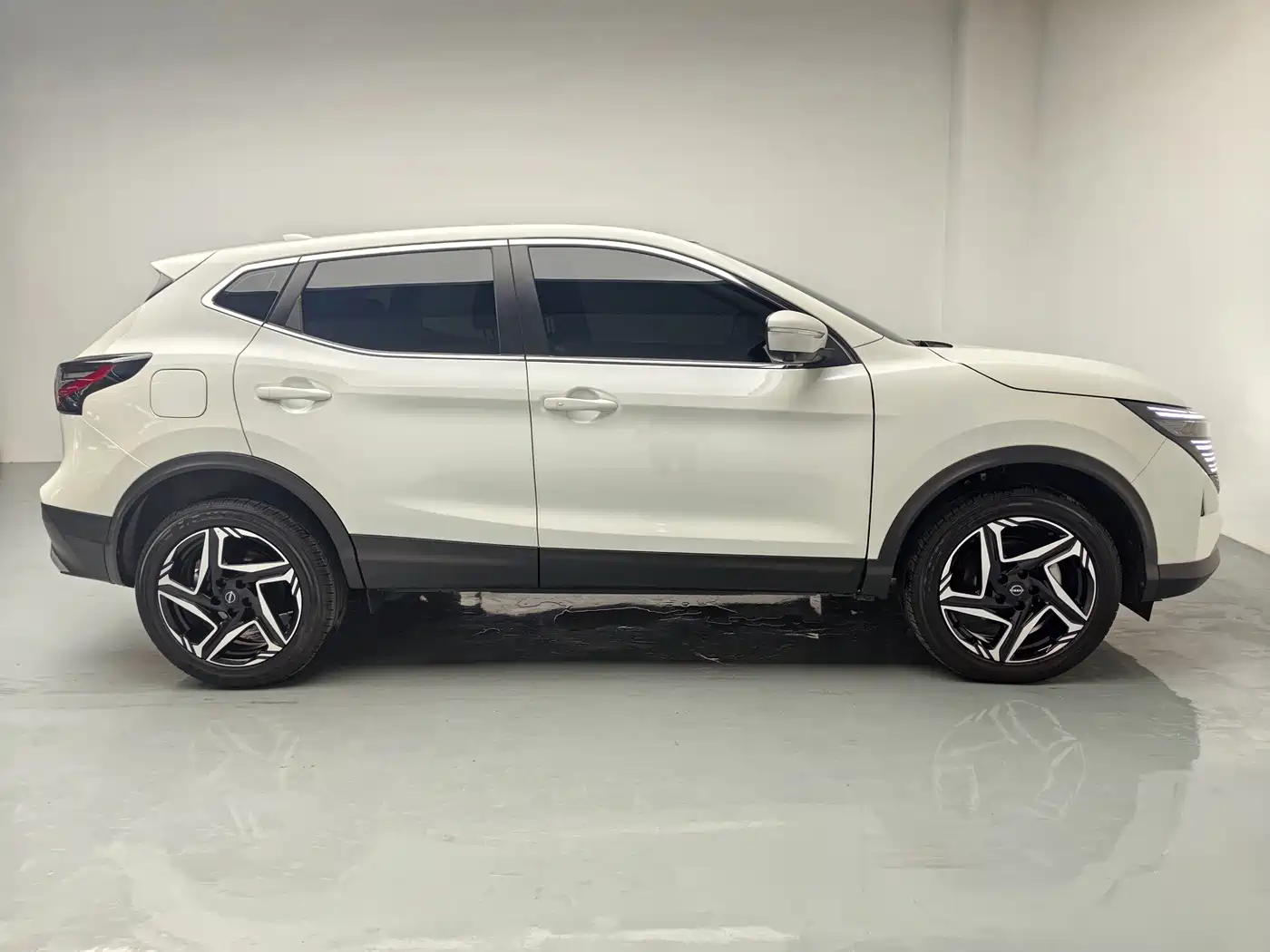 Nissan Qashqai 2026 2025 Facelift Honor 2.0L CVT XV+ Leading Edition