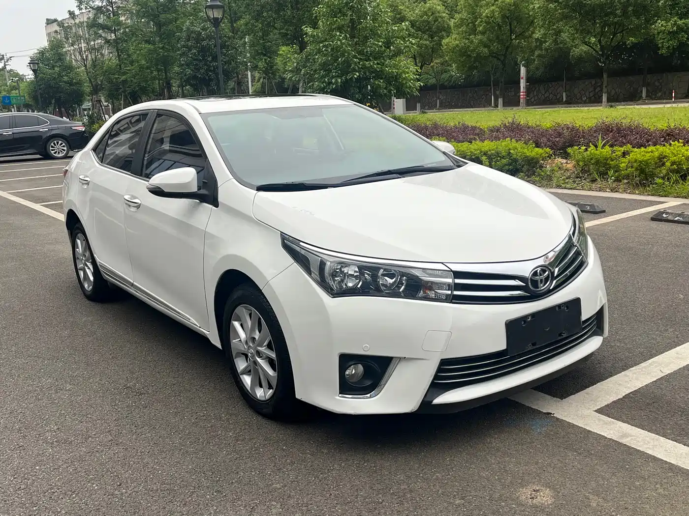 Toyota Corolla 2014 1.6L CVT GL-i Leather Edition фото 3