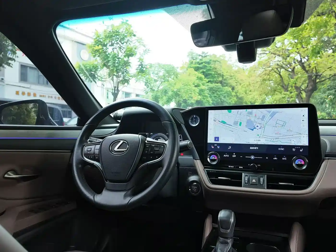 Фото 9 - Lexus ES