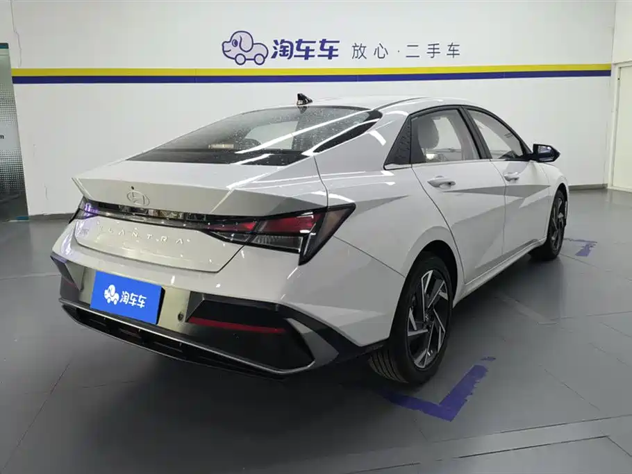 Hyundai Elantra 2023 1.5L CVT GLX Elite Edition фото 3