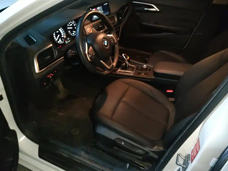 BMW 1 Series 2021 120i M Sport фото 9