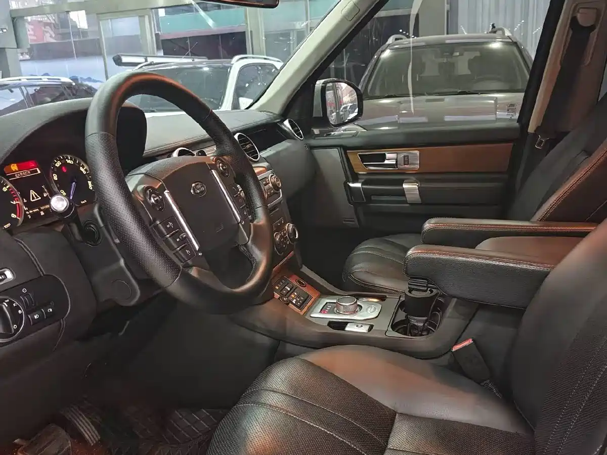 Land Rover Discovery 2015 3.0 SC V6 SE фото 8