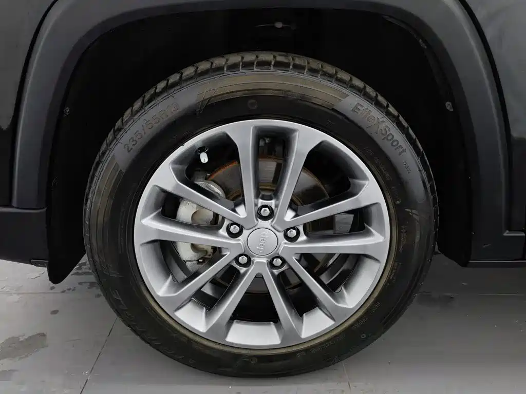 Photo 17 - Jeep Grand Commander