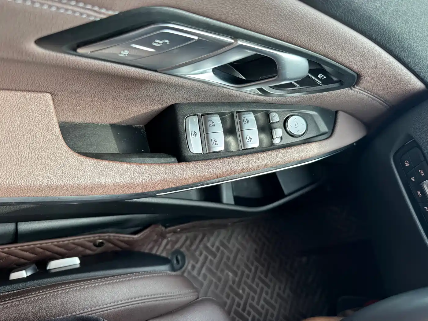 BMW 3 Series 2021 325Li M Sport Package фото 9