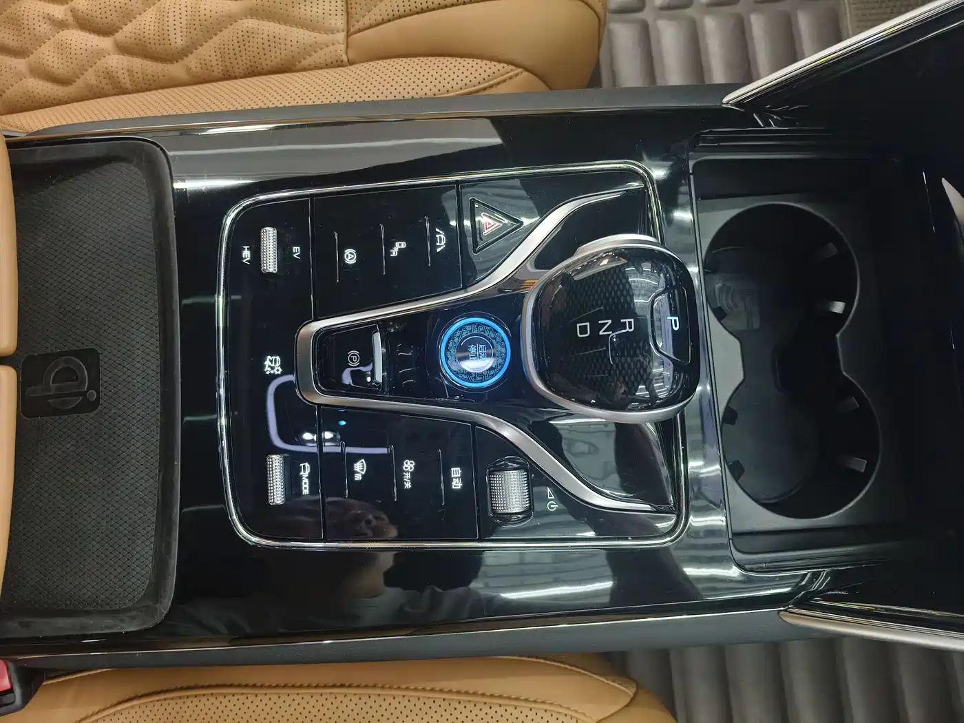 BYD Tang New Energy 2023 Model DM-i Champion Edition 112KM Honor фото 8