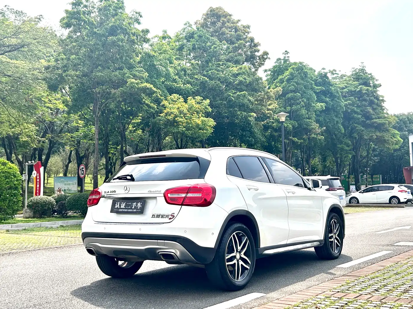 Mercedes-Benz GLA 2016 GLA 220 4MATIC Fashion фото 8