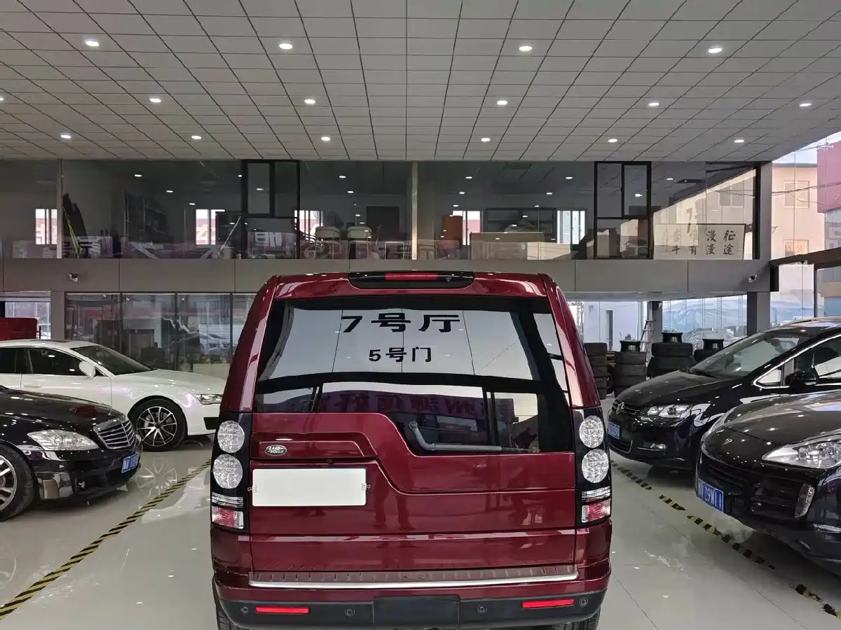 Land Rover Discovery 2015 3.0 SC V6 SE фото 4