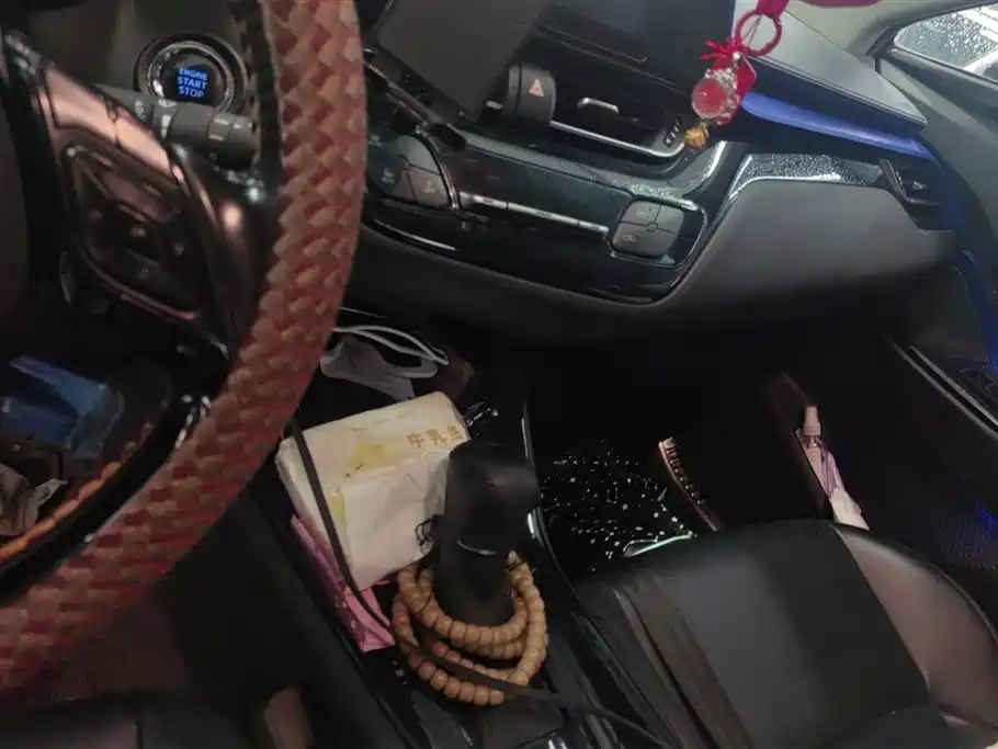 Toyota C-HR 2021 2.0L Luxury Edition фото 16