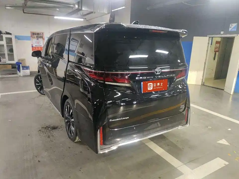 Фото 7 - Toyota Vellfire
