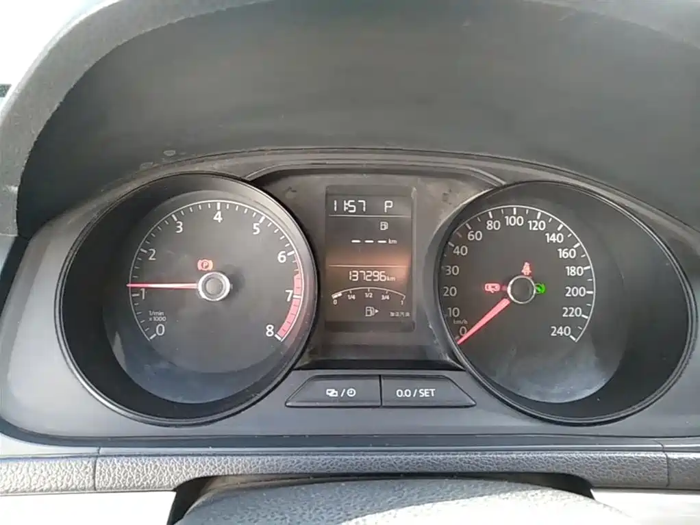 Volkswagen Lavida 2015 1.6L Automatic Trend Edition фото 12
