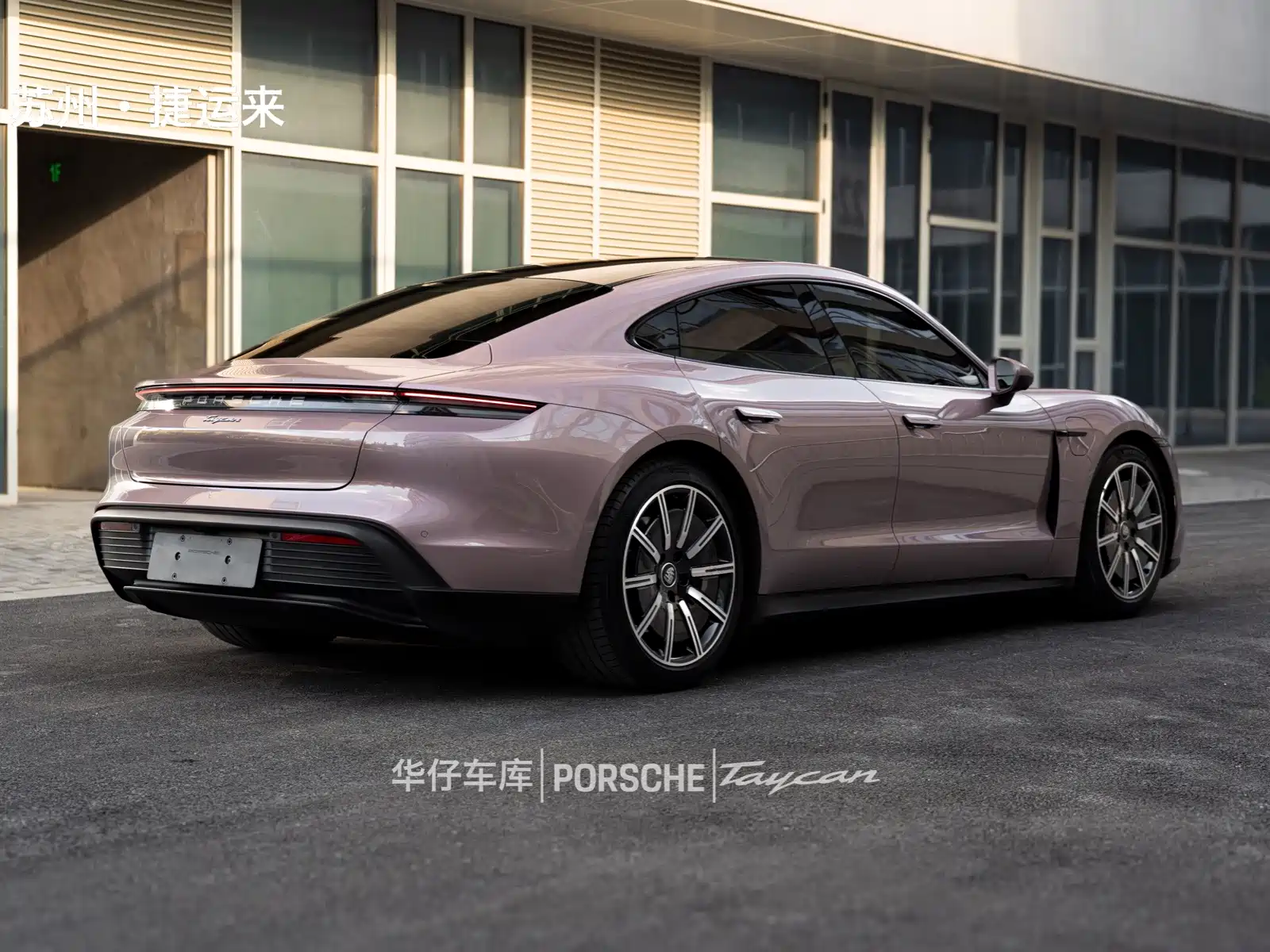 Photo 5 - Porsche Taycan