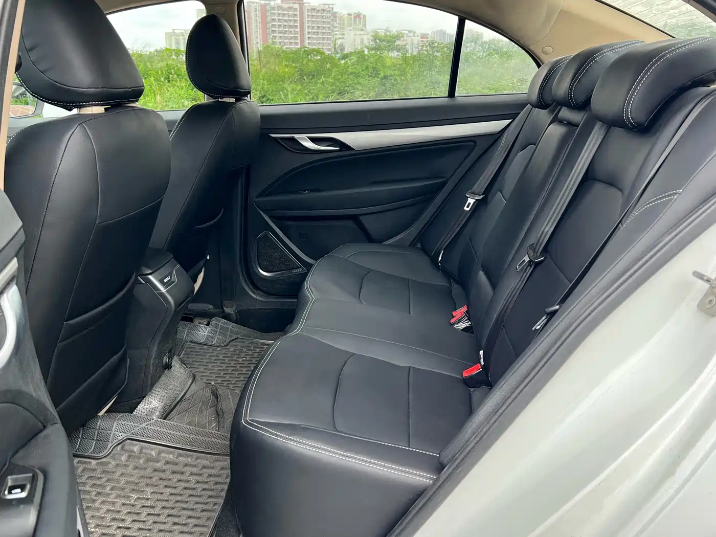 Фото 6 - Geely Emgrand