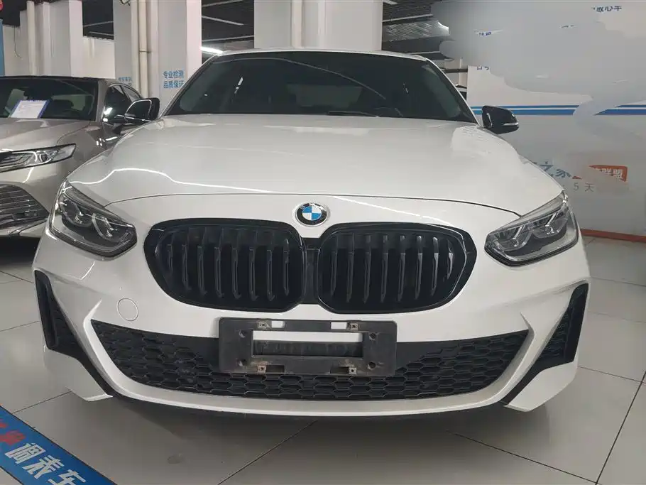 BMW 1 Series 2021 125i M Sport Black Night Edition фото 2