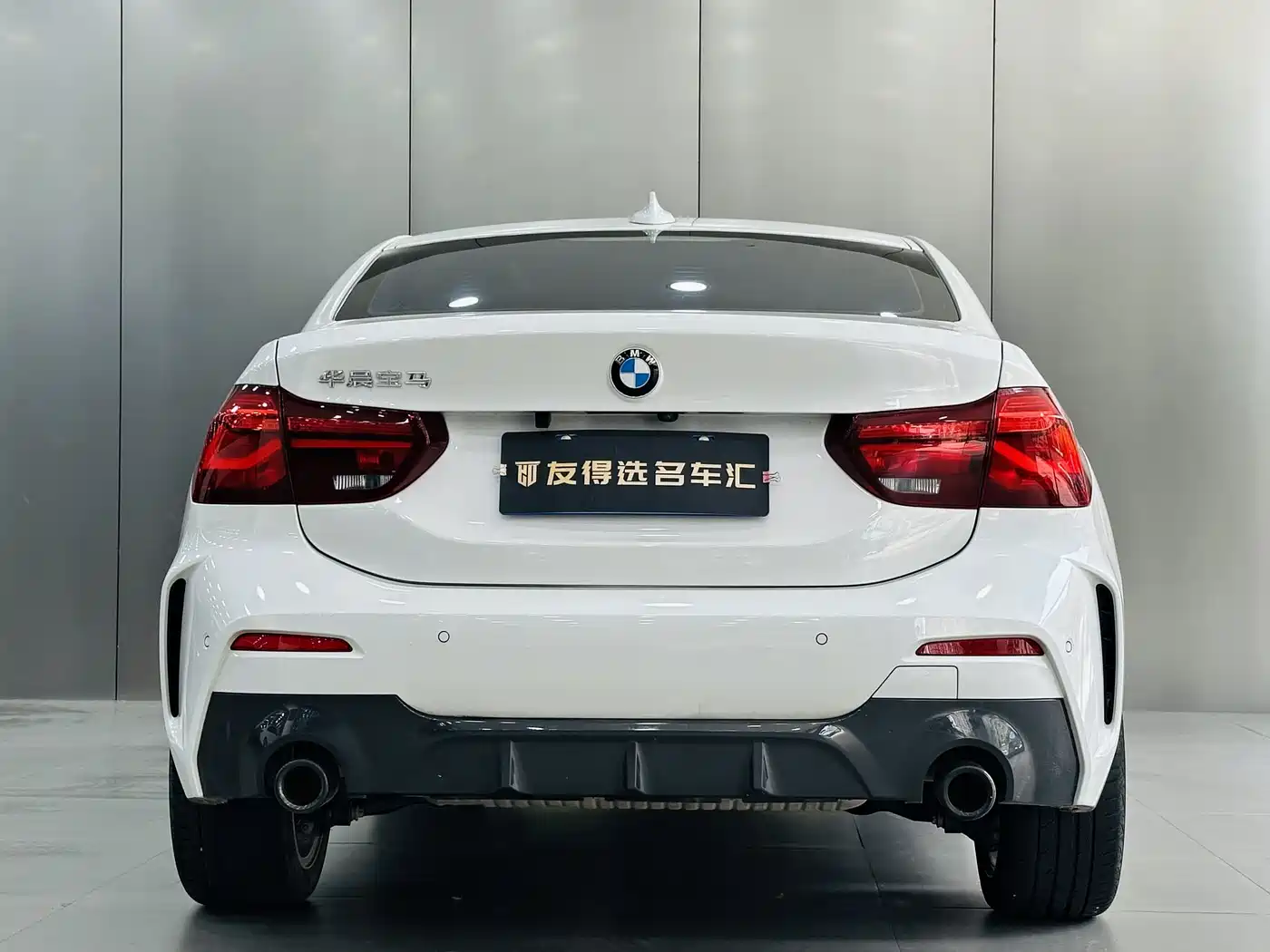 BMW 1 Series 2023 120i M Sport Shadow Edition фото 10