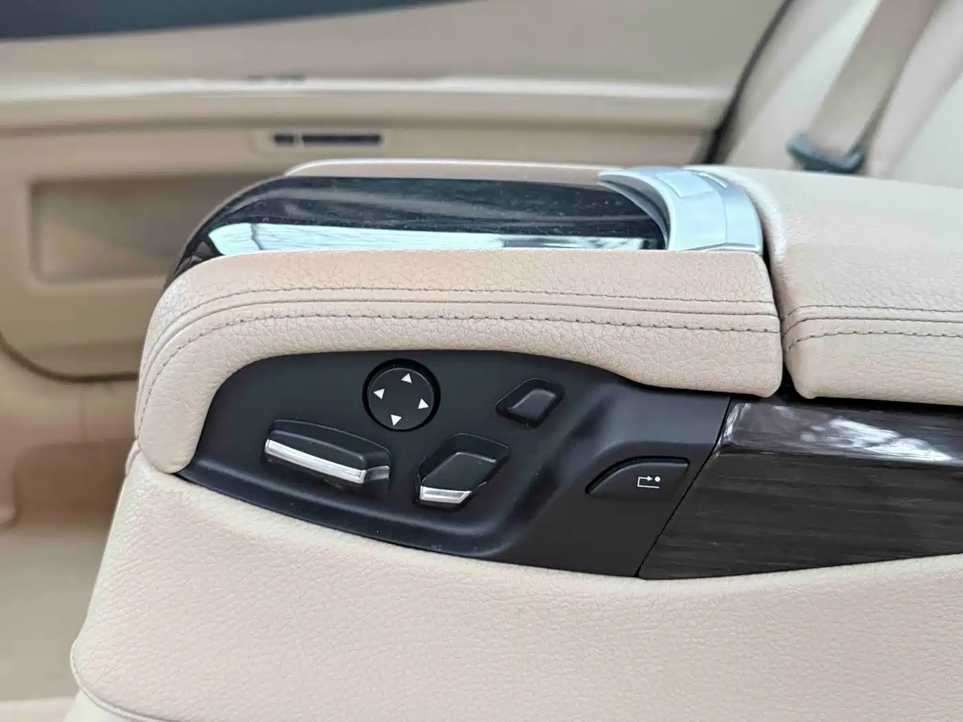 BMW 7 Series 2011 730Li Elegance фото 17