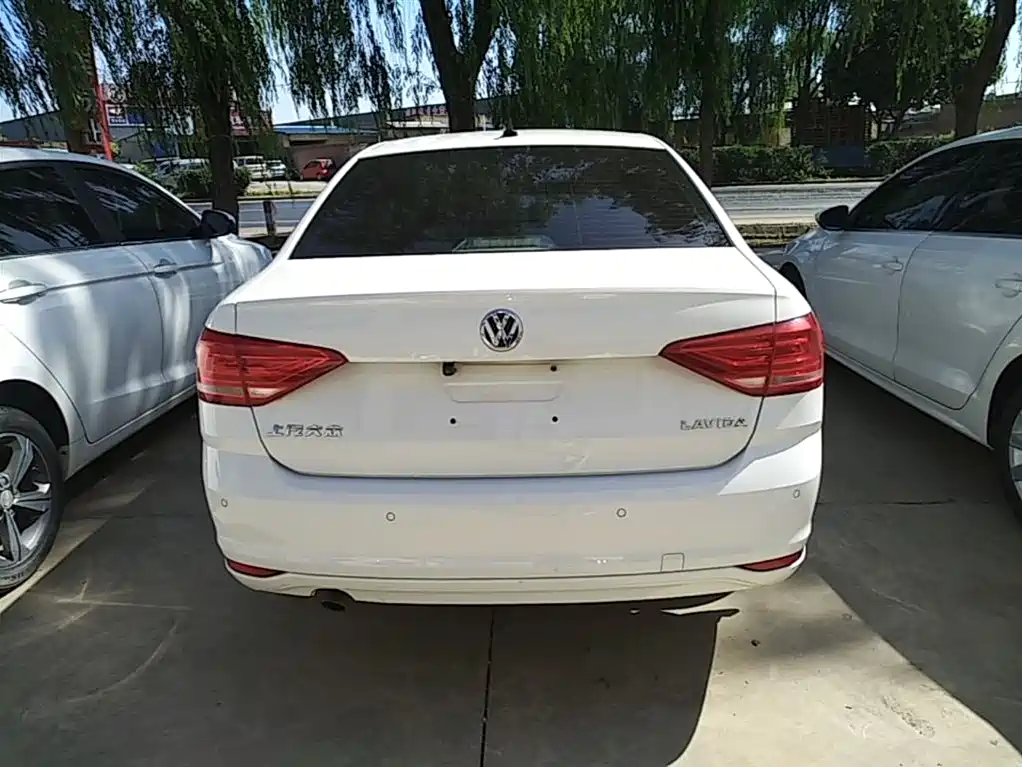 Volkswagen Lavida 2015 1.6L Automatic Trend Edition фото 6