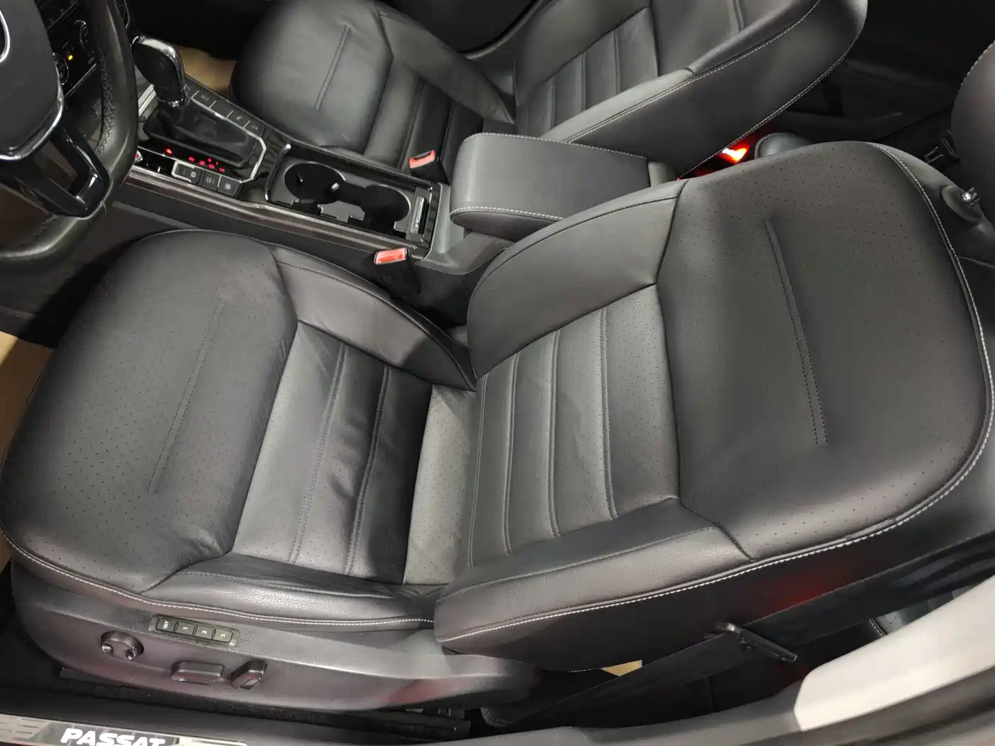 Volkswagen Passat 2016 330TSI DSG Executive Edition фото 12