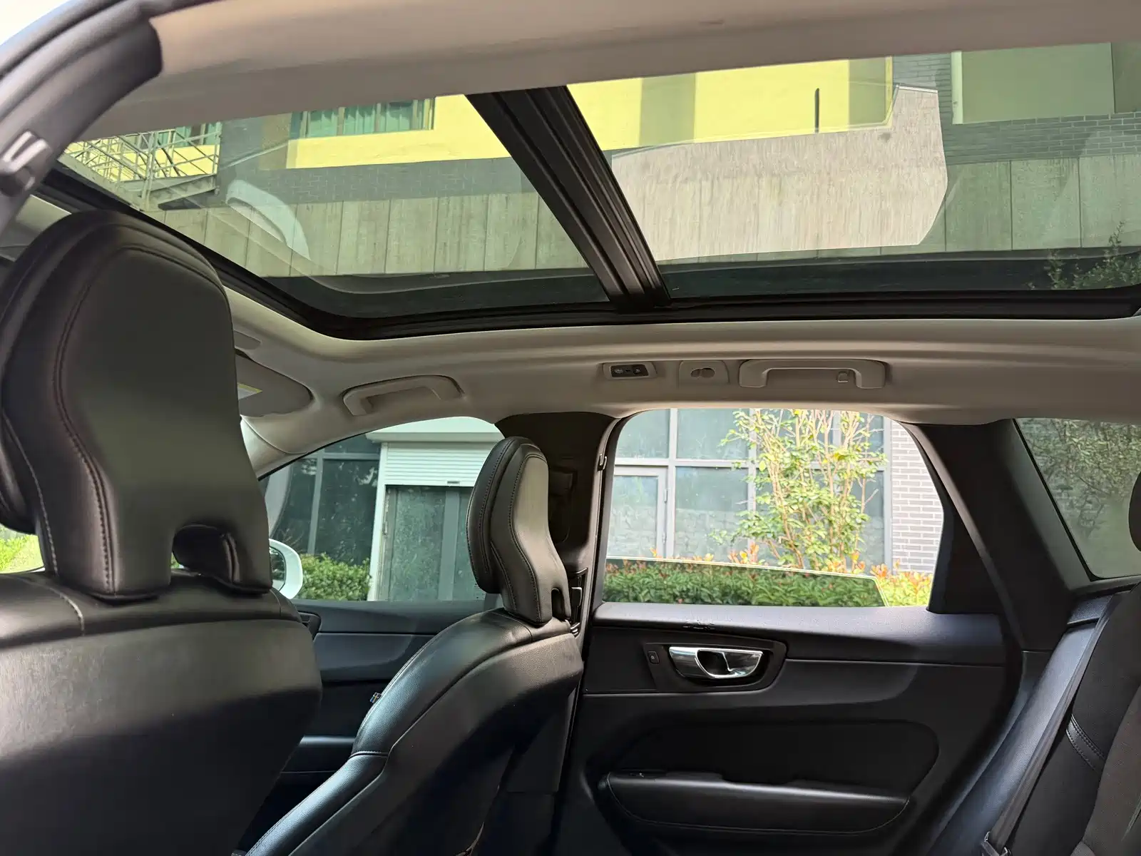 Photo 9 - Volvo XC60