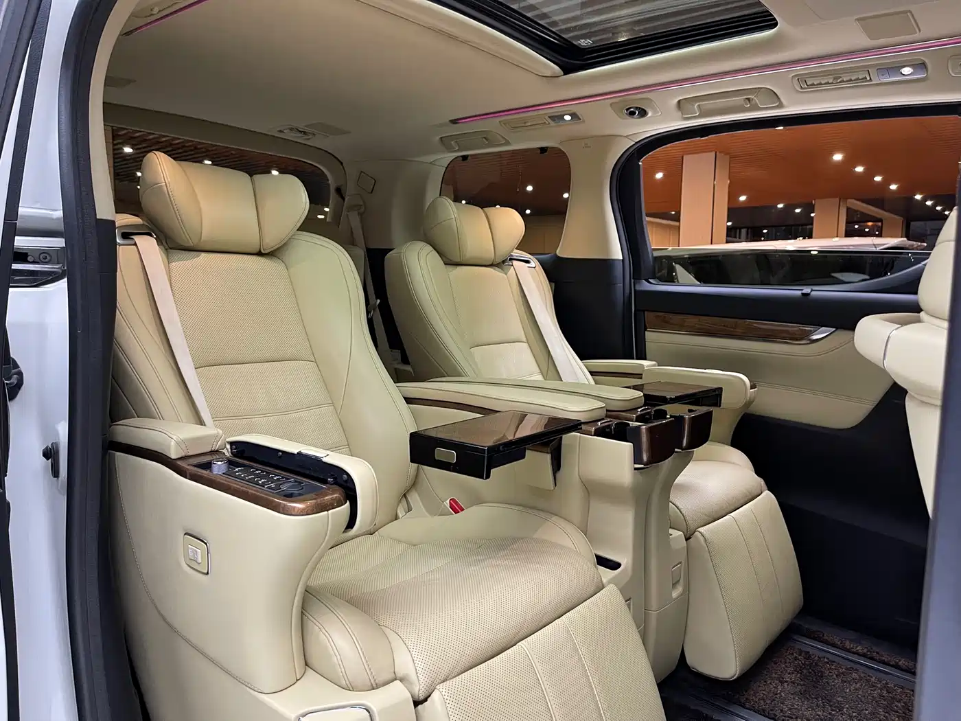 Toyota Alphard 2018 3.5L Premium фото 5