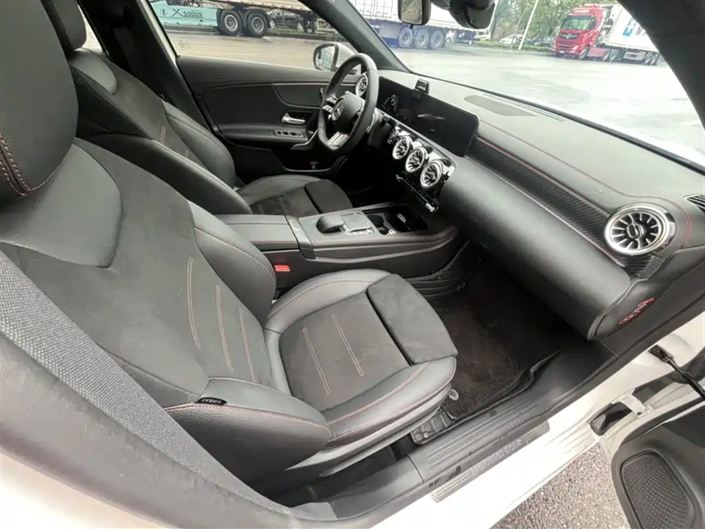 Mercedes-Benz A-Class 2024 A 200 L Fashion Edition фото 4