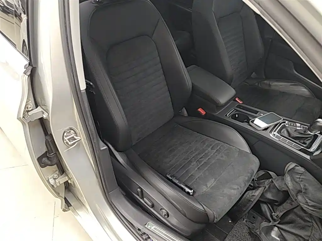 Volkswagen Magotan 2018 330TSI DSG Luxury фото 25