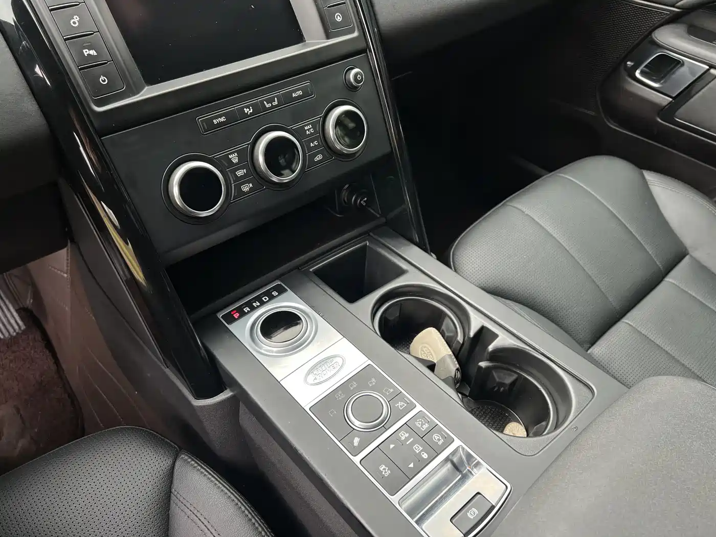 Land Rover Discovery 2017 3.0 SC V6 SE фото 13