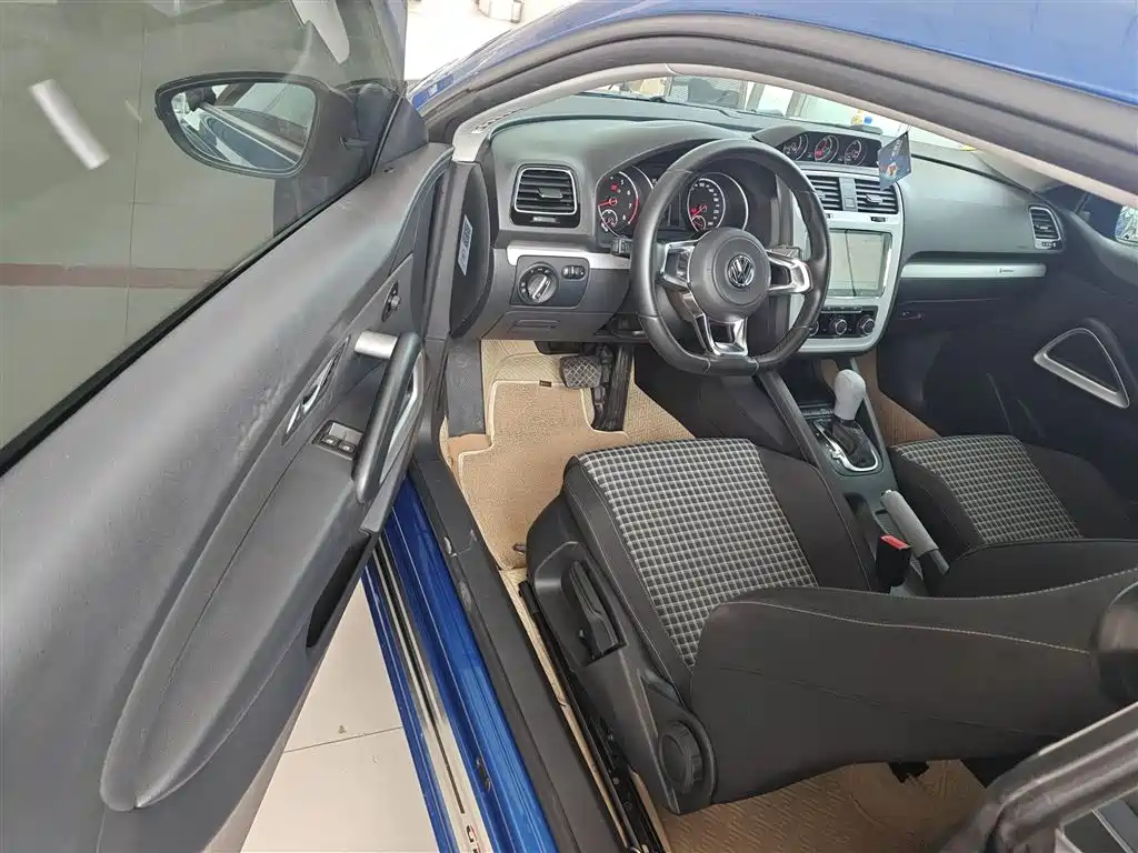 Volkswagen Scirocco 2015 1.4TSI Trend Edition фото 16