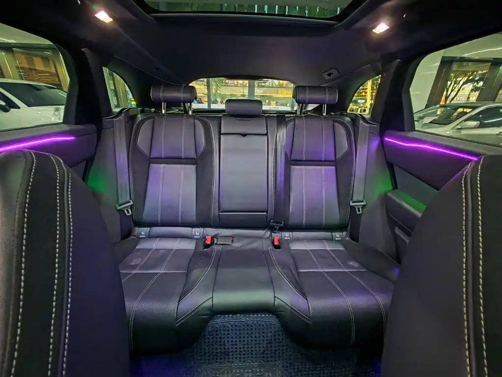 Фото 21 - Land Rover Range Rover Velar