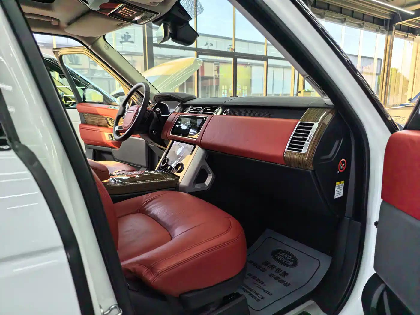 Land Rover Range Rover 2018 3.0 SC V6 Vogue SE Genesis Extended Edition фото 8