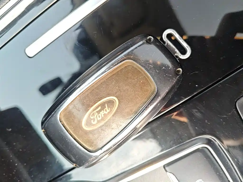 Фото 9 - Ford Edge