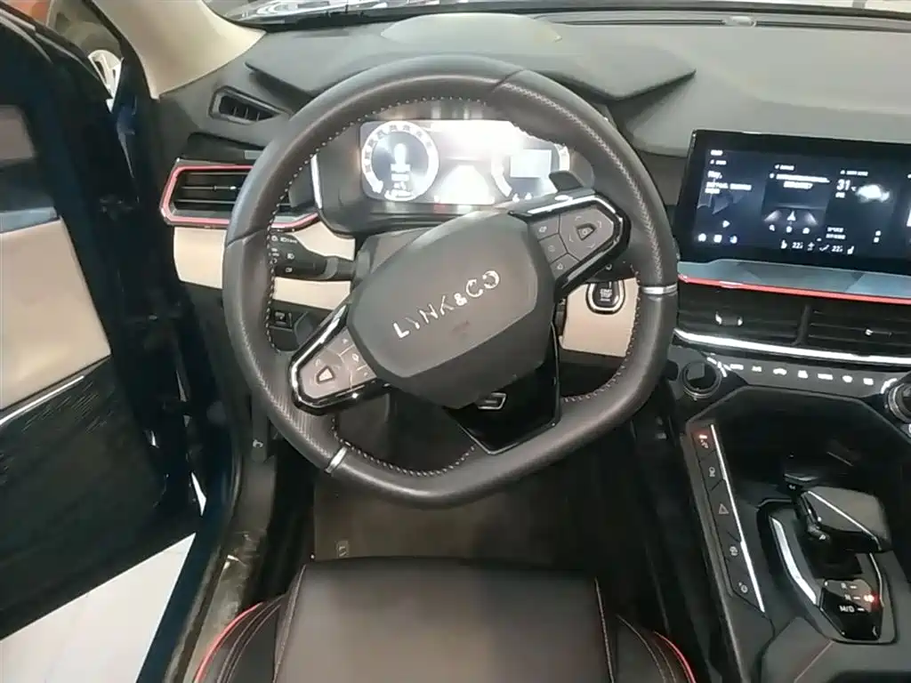 Lynk & Co 06 2020 1.5T Halo фото 11