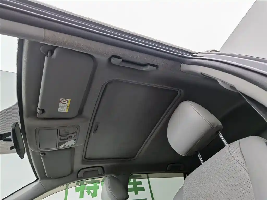 Toyota RAV4 Rongfang 2010 2.0L Automatic Luxury Upgrade Edition фото 14