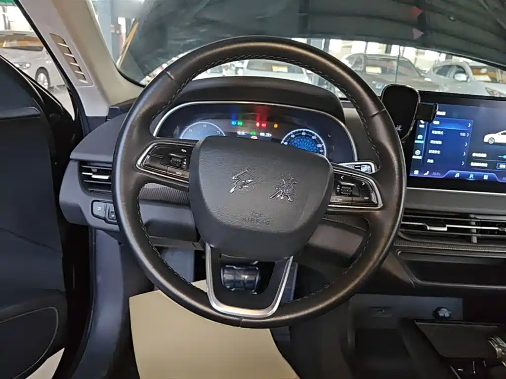 Hongqi E-QM5 2023 Facelift Basic Travel Edition фото 11