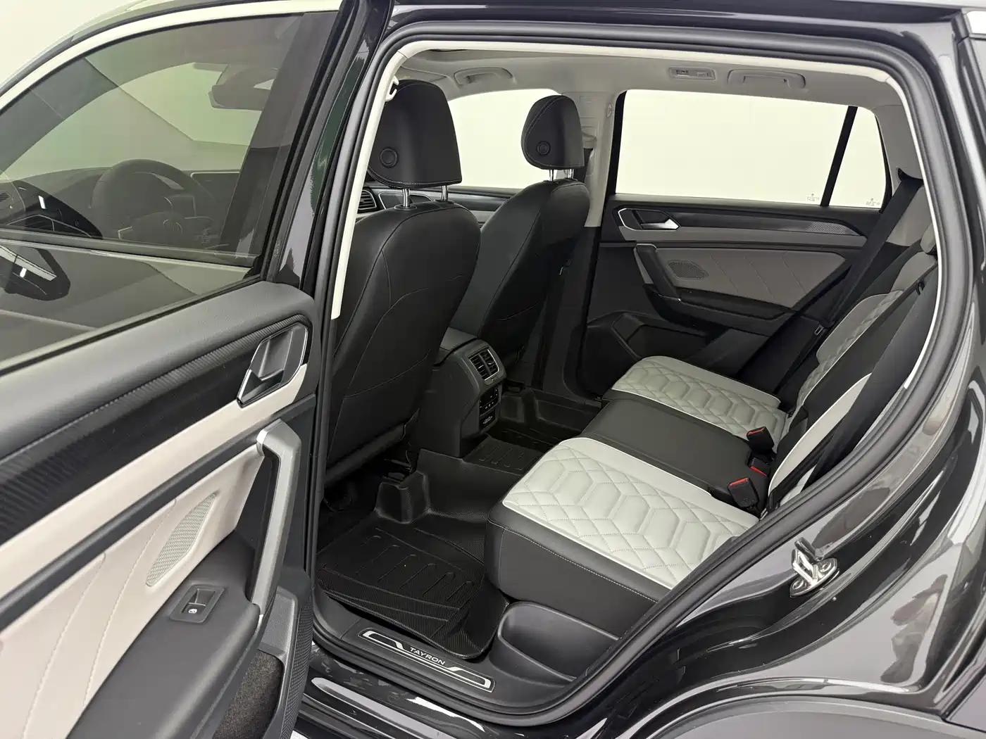 Volkswagen Tayron 2023 280TSI 2WD Luxury Plus Advanced Edition фото 13