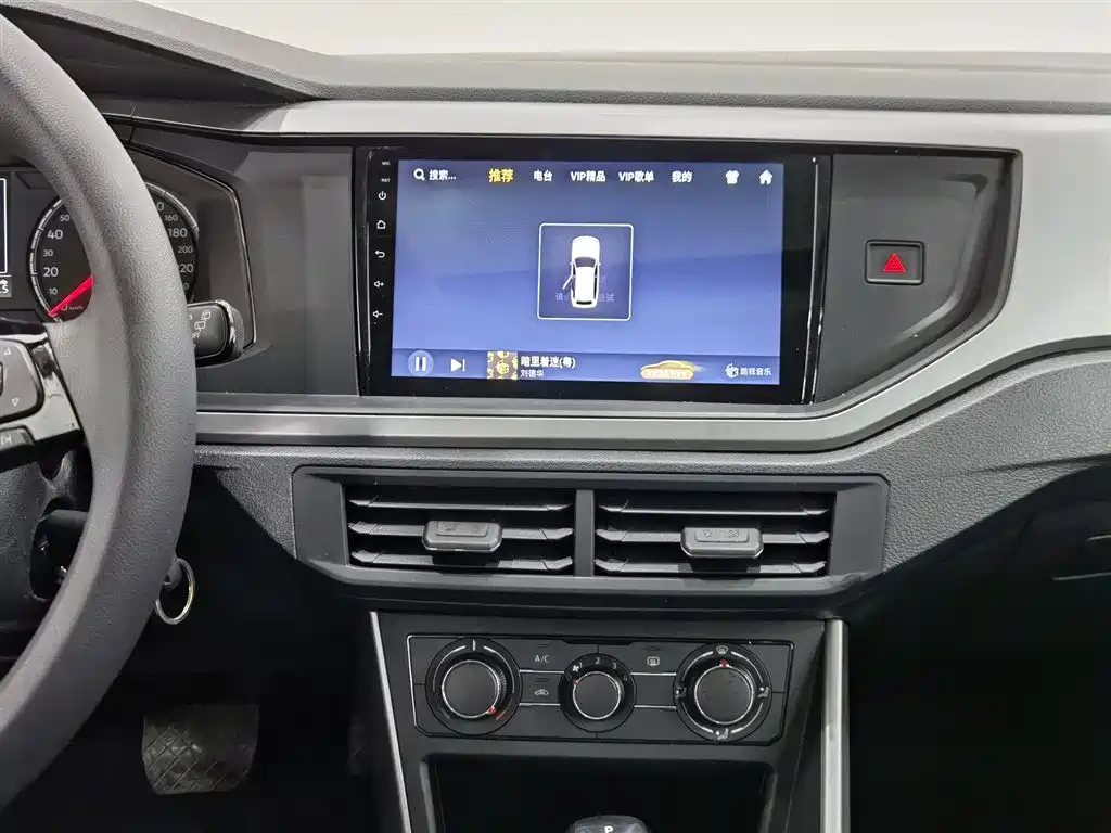 Volkswagen Polo 2019 Plus 1.5L Automatic Panorama Enjoyment Edition фото 12