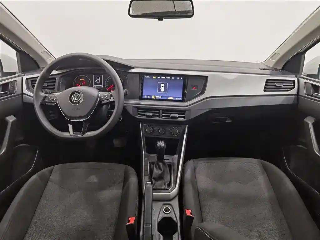 Volkswagen Polo 2019 Plus 1.5L Automatic Panorama Enjoyment Edition фото 5