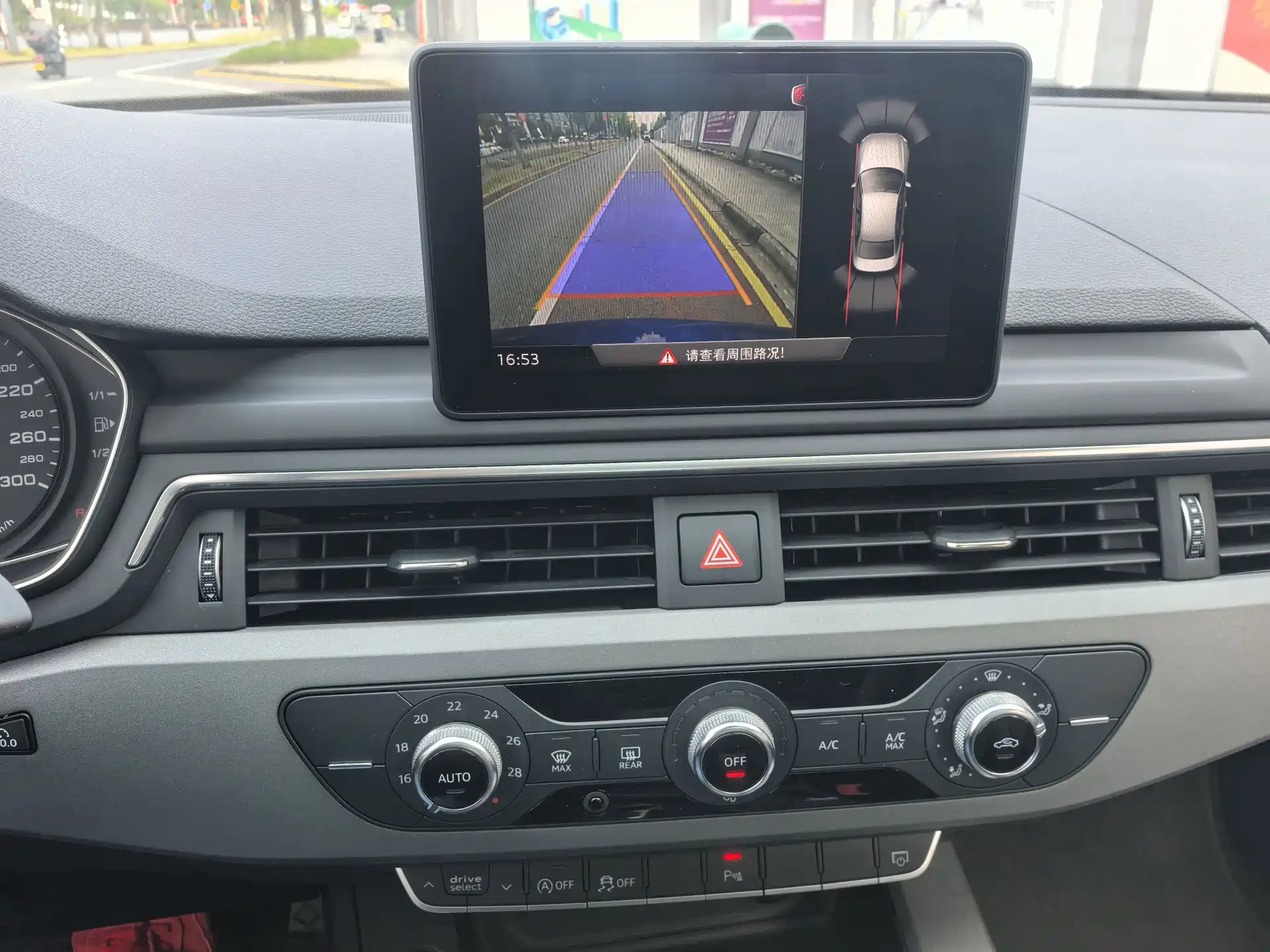 Фото 7 - Audi A4L