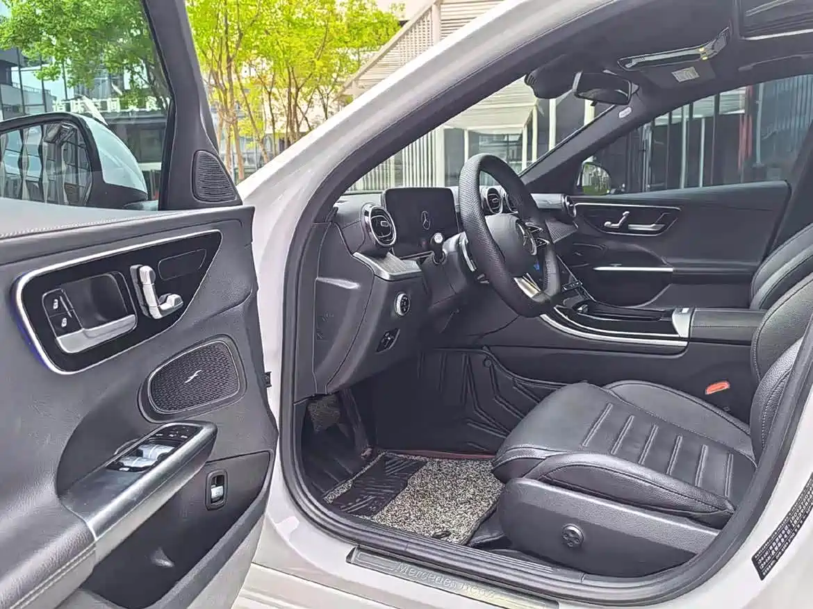 Mercedes-Benz C-Class 2023 Facelift C 200 L Sport Edition фото 4