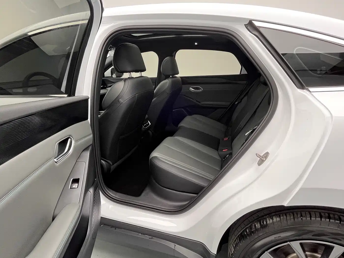 BYD Qin L 2025 EV 470KM Leading Edition фото 20