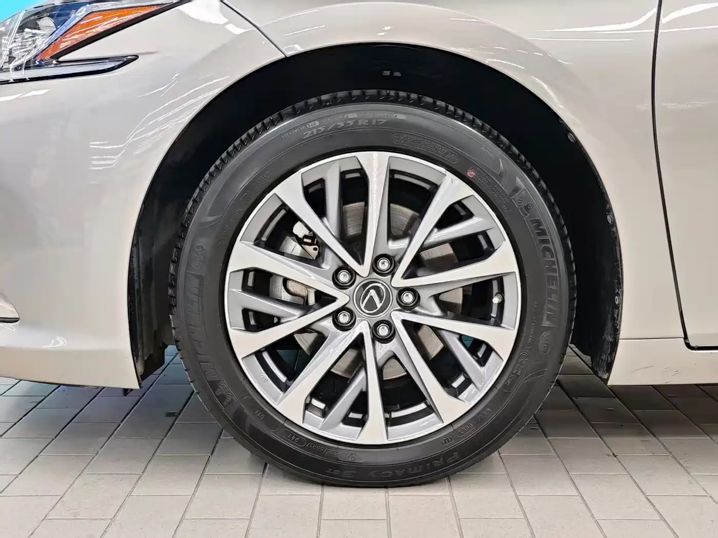 Lexus ES 2021 200 Excellence Edition фото 4