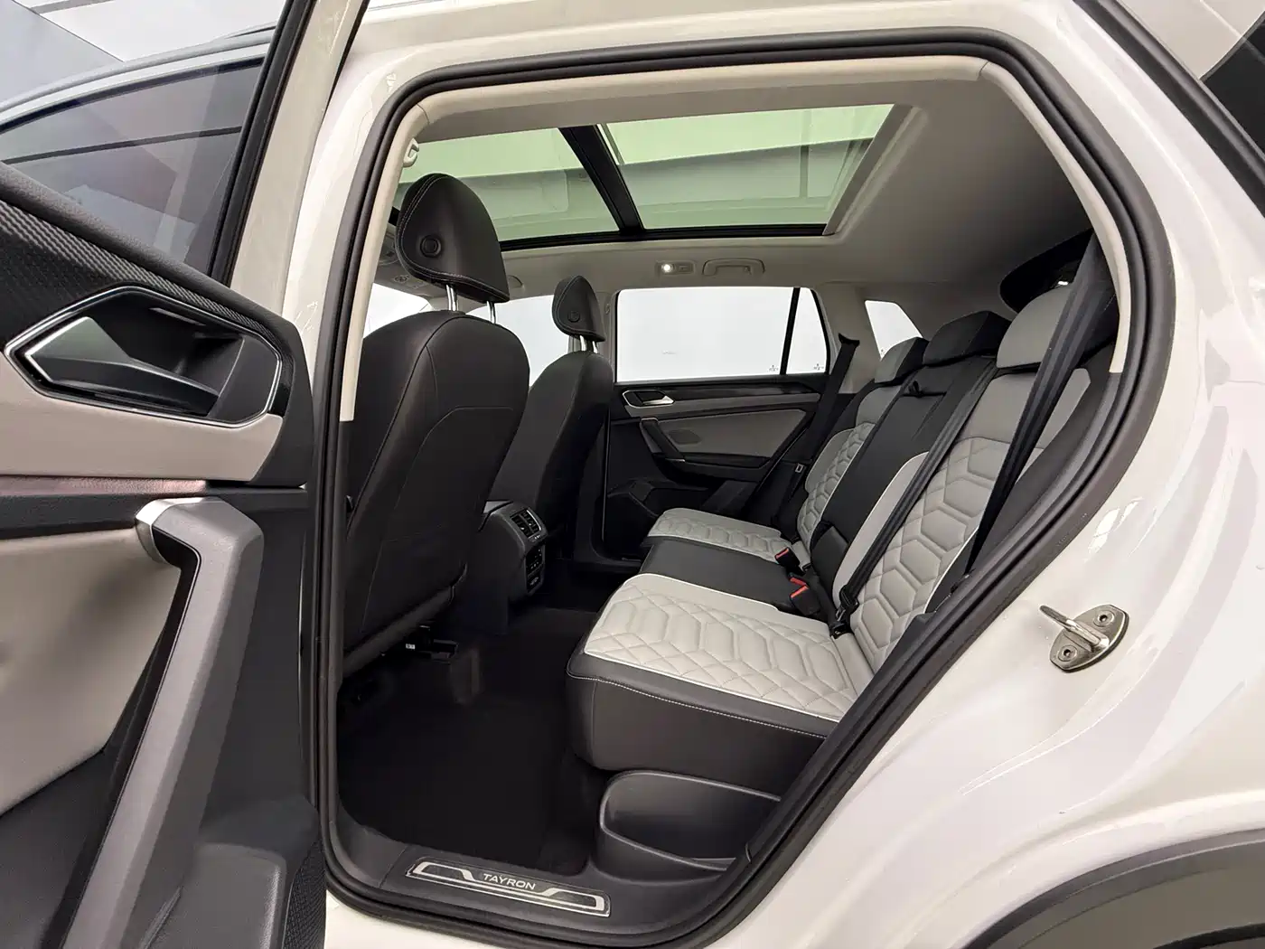 Volkswagen Tayron 2023 280TSI 2WD Luxury Plus Advanced Edition фото 13