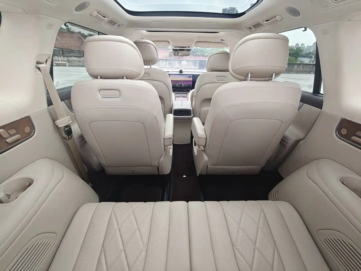 AITO Wenjie AITO M9 2024 Extended Range Ultra 42kWh 6-Seater фото 19