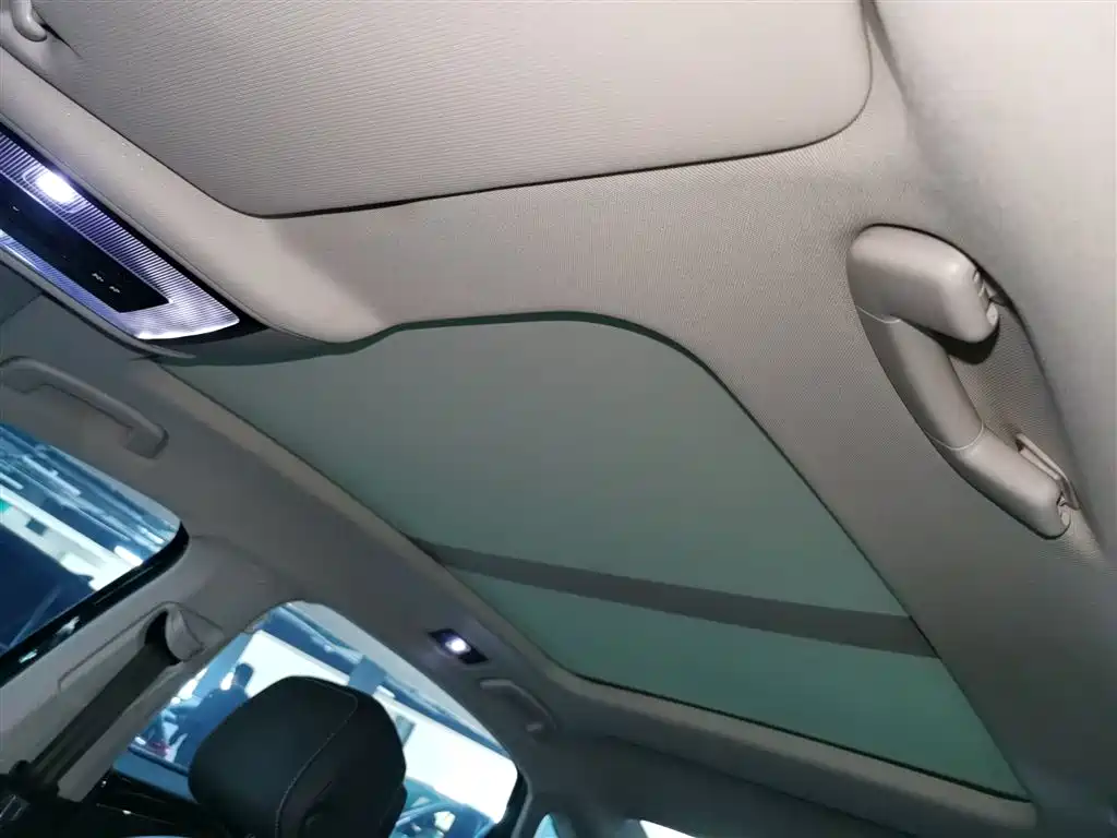 Volkswagen Passat 2023 Facelift 330TSI Luxury Edition фото 14