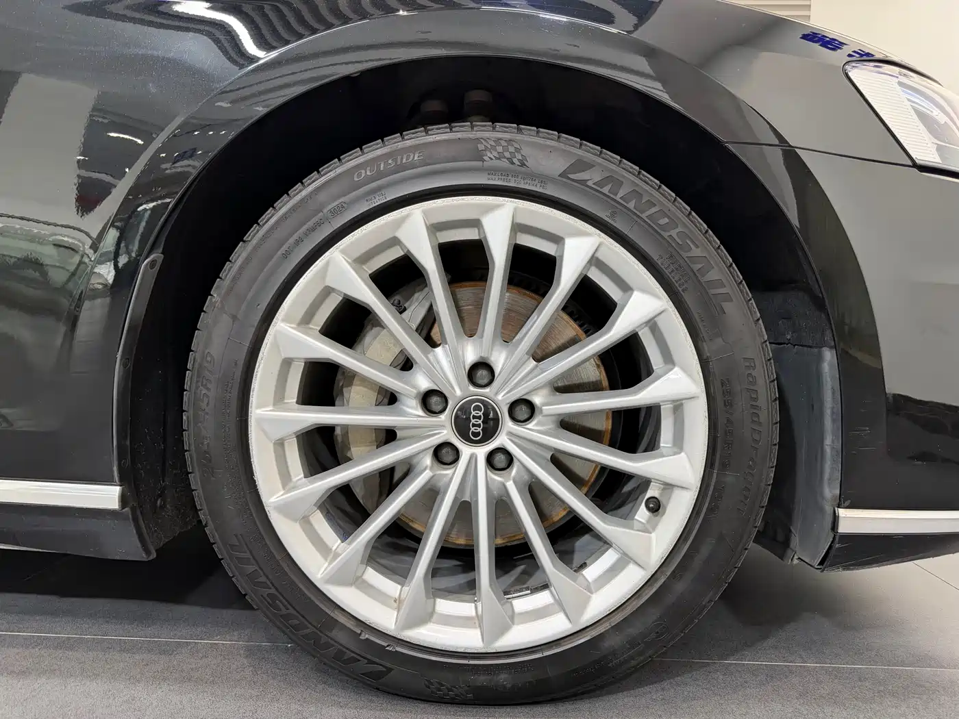 Audi A8 2022 A8L 50 TFSI quattro Comfort Collector's Edition фото 14